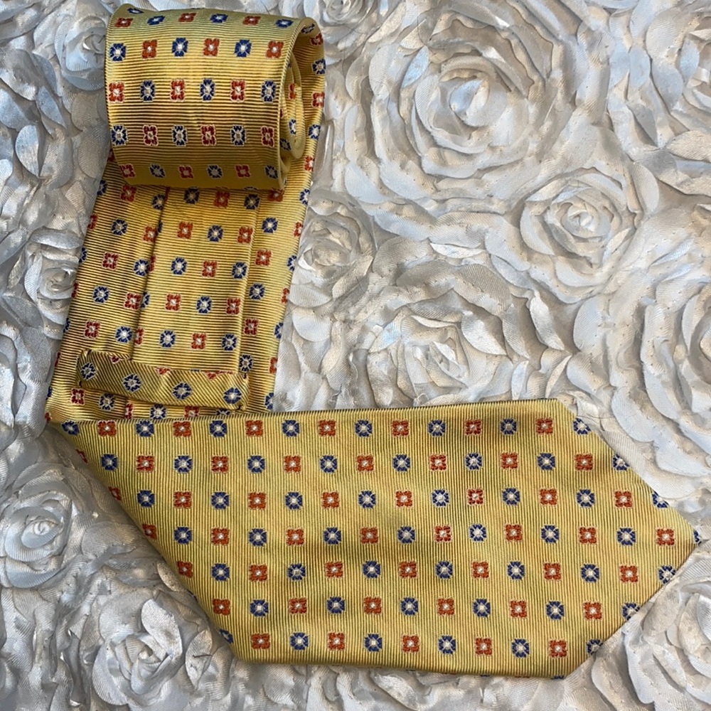 New Paul Stuart golden handmade silk tie